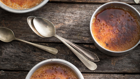 Receta casera de crème brûlée de dulce de leche para lucirte sin esfuerzo. Receta casera de crème brûlée de dulce de leche para lucirte sin esfuerzo.