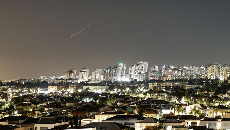 Irán lanzó un ataque con misiles sobre la ciudad israelí de Ashkelon.