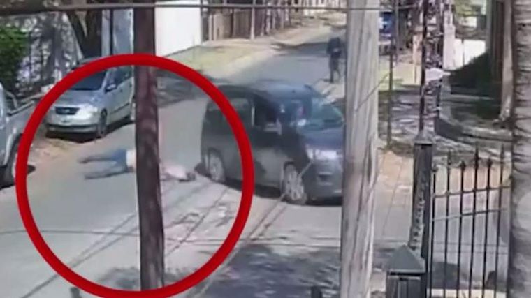 La víctima fue arrastrada durante una cuadra