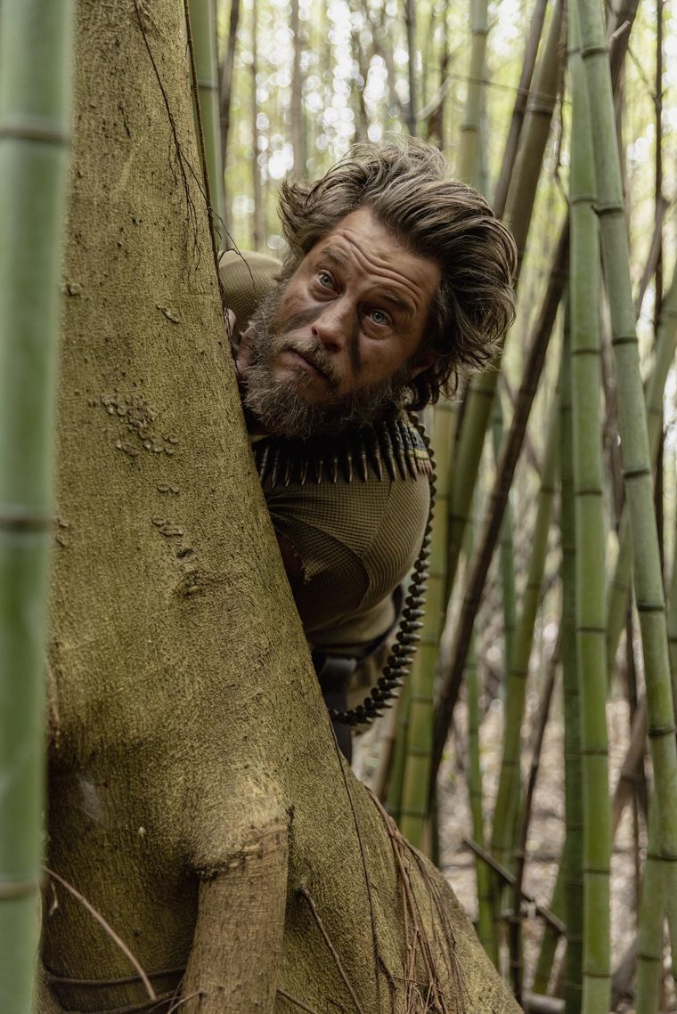 Travis Fimmel interpreta a The Dingo en la serie australiana C*A*U*G*H*T.