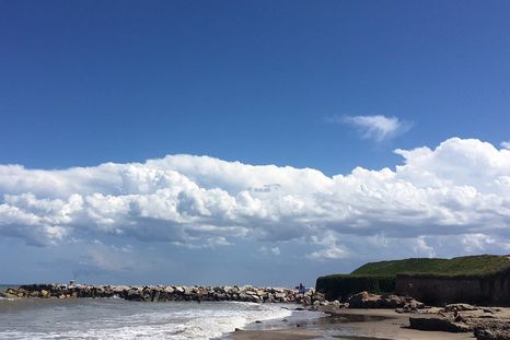 El atardecer sobre el mar se convierte en uno de los momentos más elegidos por quienes buscan relajación en verano. Foto: Tripadvisor