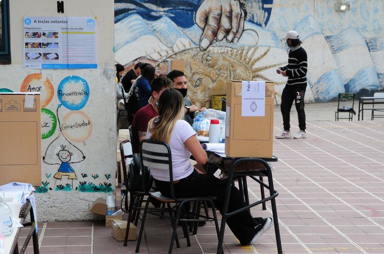 Varios mendocinos deberán concurrir al menos seis veces a las urnas este 2023. Foto: ALF PONCE MERCADO / MDZ