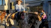 Matías, un niño de 9 años, sobrevivió de forma casi inexplicable luego de que su caballo muriera electrocutado al pisar un charco con un cable de una conexión eléctrica clandestina. Matías, un niño de 9 años, sobrevivió de forma casi inexplicable luego de que su caballo muriera electrocutado al pisar un charco con un cable de una conexión eléctrica clandestina.