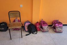 Mochilas de alumnos en la escuela que sufrió graves daños durante el terremoto Foto: ESCUELA DE ADASEEL Mochilas de alumnos en la escuela que sufrió graves daños durante el terremoto Foto: ESCUELA DE ADASEEL