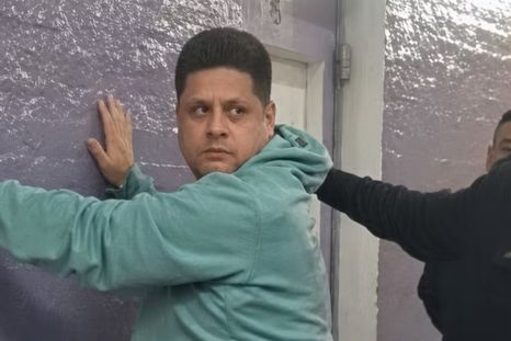 El detenido fue condenado a 20 años por abuso sexual con acceso carnal a pesar de no haber tenido contacto físico con la víctima, lo que significa un fallo histórico por el precedente que marca. El detenido fue condenado a 20 años por abuso sexual con acceso carnal a pesar de no haber tenido contacto físico con la víctima, lo que significa un fallo histórico por el precedente que marca.