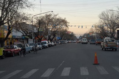 MDZol | La avenida principal de Tunuyán. Foto: Marcelo Ortiz / MDZ