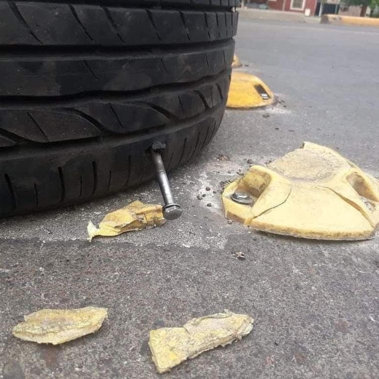 Los bulones te los dejan para que los saques con tu cubierta.Foto: Mario Vadillo.