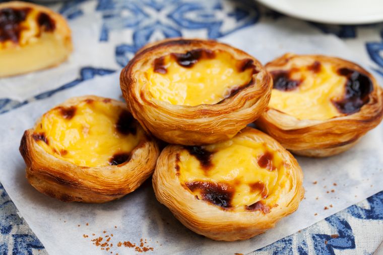 Deliciosa receta de pastel de nata para que llenes tu mesa de alegría y sabor.