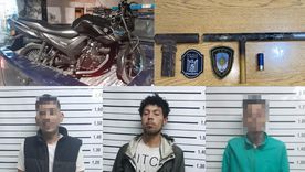Tres sujetos fueron detenidos y se secuestraron motos robadas y un arma tumbera en Las Heras. Tres sujetos fueron detenidos y se secuestraron motos robadas y un arma tumbera en Las Heras.