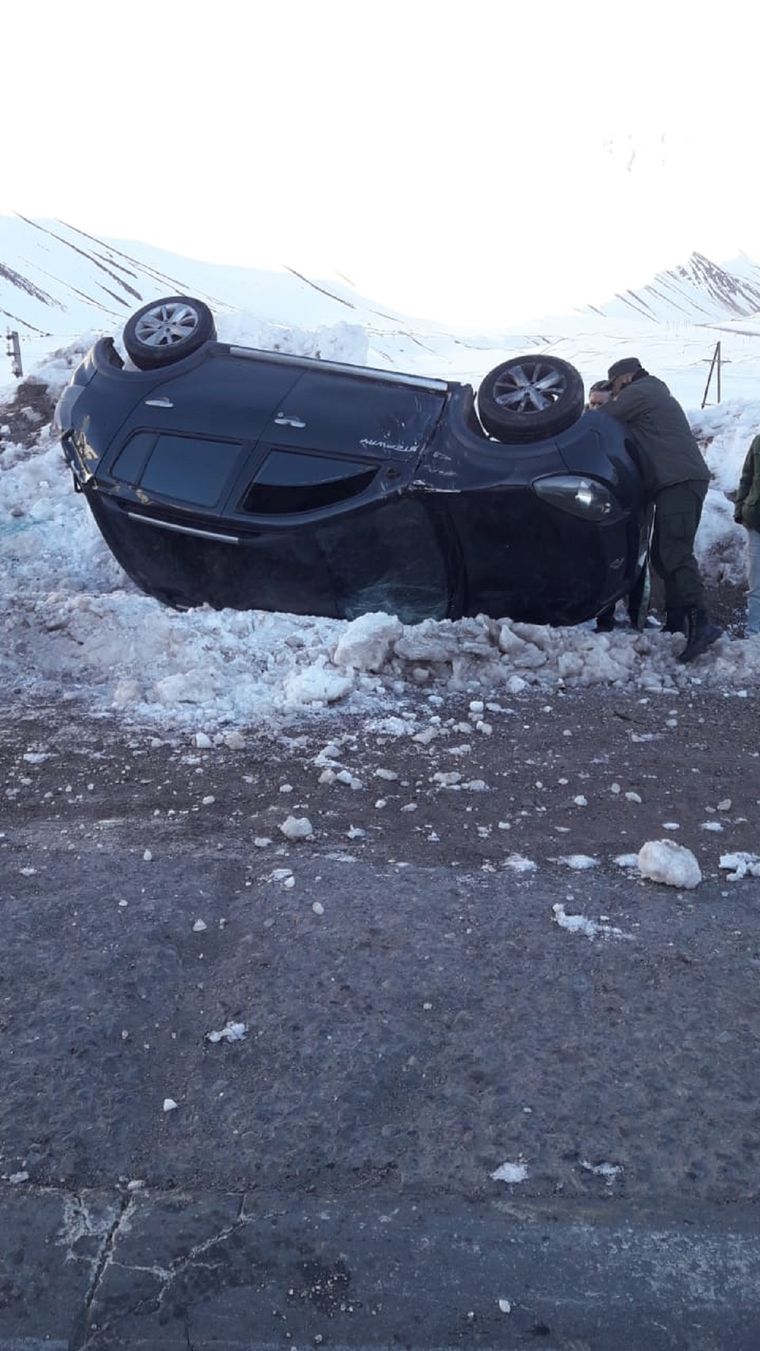 El coche volcado Foto: Gendarmería Nacional