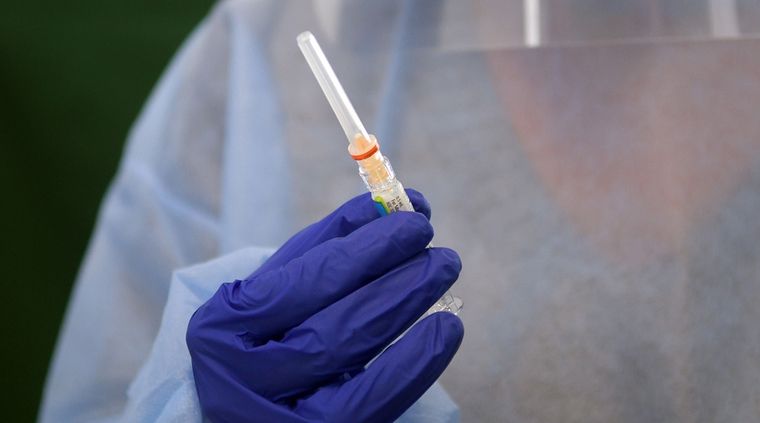 La vacuna està cada vez más cerca. Foto: EFE