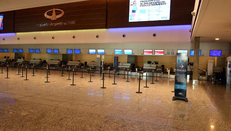 Miles de pasajeros vuelven a sufrir las consecuencias de un paro aéreo, El contraste con el modelo australiano Foto: Alf Ponce Mercado/MDZ