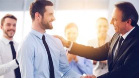 Las empresas suelen creer que una transformación comienza cuando incorporan una nueva tecnología, rediseñan procesos o lanzan una nueva estrategia. Las empresas suelen creer que una transformación comienza cuando incorporan una nueva tecnología, rediseñan procesos o lanzan una nueva estrategia.