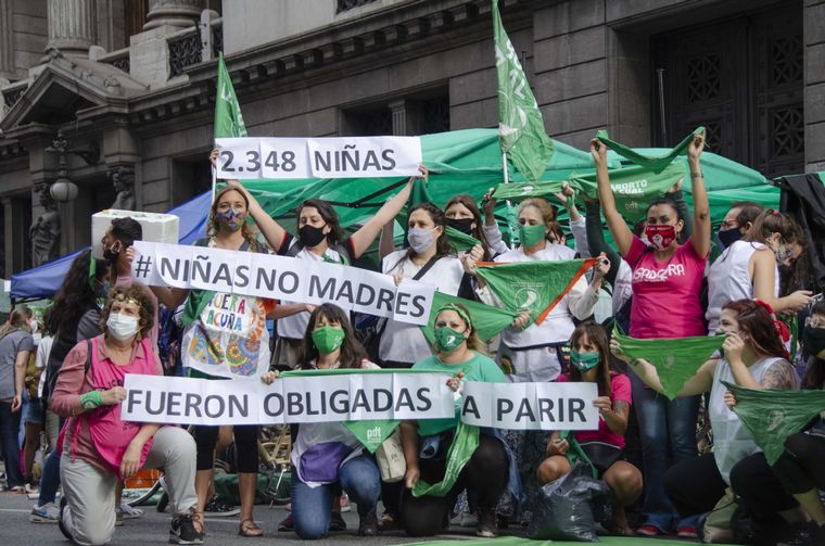 La propuesta podría obligar a parir a niñas que hayan sido violadas. Foto: Télam