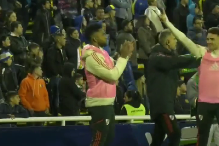 Borja reaccionó con aplausos al gol de Rondón pese a ser suplente en River