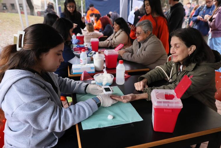 La UBA y el Garrahan realizaron una jornada de atención médica gratuita por la educación y la salud pública.
