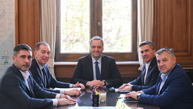 Diego Santilli y Manuel Adorni con Leandro Zdero en Casa Rosada. Diego Santilli y Manuel Adorni con Leandro Zdero en Casa Rosada.