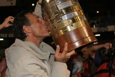 Miguel Ángel Russo fue el entrenador que llevó a Boca al título de la Copa Libertadores 2007, la última conquista continental del club. Miguel Ángel Russo fue el entrenador que llevó a Boca al título de la Copa Libertadores 2007, la última conquista continental del club.