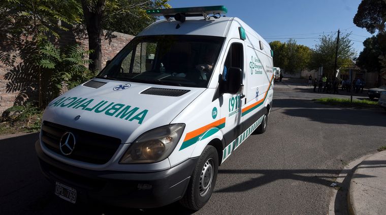 La joven fue baleada cuando estaba con amigos en la vereda Foto: ALF PONCE / MDZ