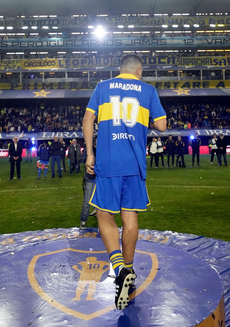 Riquelme y un gran homenaje a Maradona en su despedida Foto: Boca Juniors