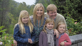 Guillermo Alejandro I y Máxima de los Países Bajos supieron construir una familia muy unida. Foto: Télam