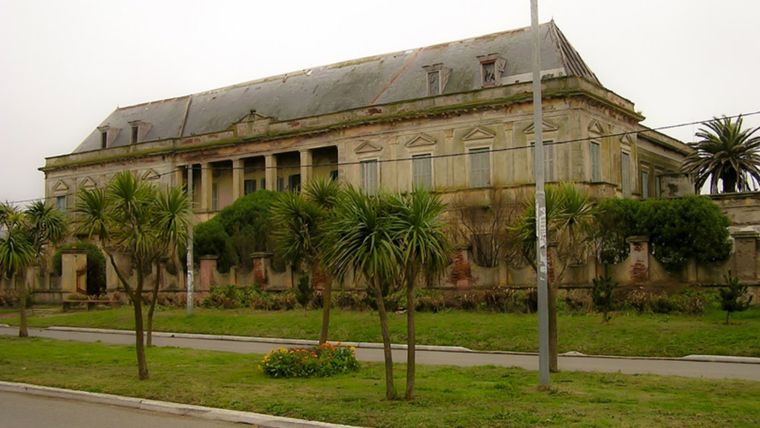 Un hotel de mil historias en la avenida principal. Foto: Gentileza