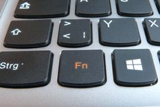 La tecla Fin (End) vive, casi siempre, en la esquina superior derecha del teclado  o en la inferior izquierda junto a Windows.