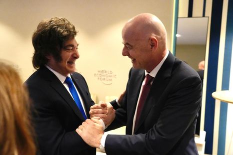 En plena avanzada del Gobierno contra la AFA, Javier Milei se mostró sonriente en enero con el titular de la FIFA, Gianni Infantino. En plena avanzada del Gobierno contra la AFA, Javier Milei se mostró sonriente en enero con el titular de la FIFA, Gianni Infantino.