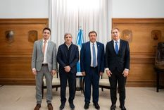 De izquierda a derecha: Fernando Herrmann, secretario de Coordinación de Infraestructura; el ministro de Economía, Luis Caputo; el gobernador de Río Negro, Alberto Weretilneck; y el jefe de Gabinete, Diego Santilli.