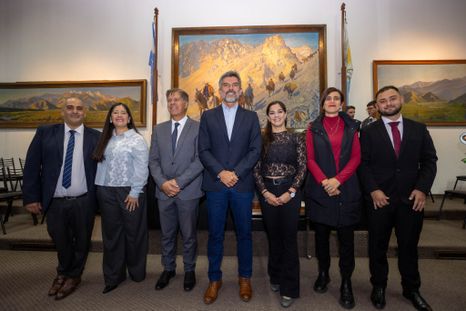 Cinco de los nuevos seis concejales de la Ciudad de Mendoza son del frente La Libertad Avanza + Cambia Mendoza, mientras que el restante es de Fuerza Justicialista Mendoza. Cinco de los nuevos seis concejales de la Ciudad de Mendoza son del frente La Libertad Avanza + Cambia Mendoza, mientras que el restante es de Fuerza Justicialista Mendoza.
