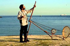 un instrumento acustico que suena como un sintetizador