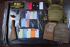 En total fueron siete los allanamientos, en los que se detuvo a un sospechoso y se secuestraron armas, drogas, celulares y un chaleco antibalas.