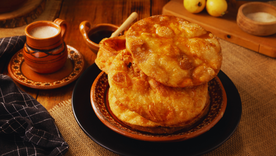 La receta original se preparaba en celebraciones religiosas y ferias populares. La receta original se preparaba en celebraciones religiosas y ferias populares.