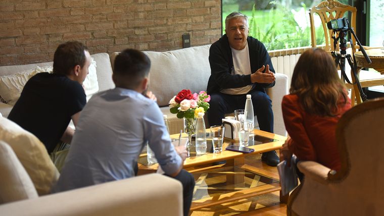 Alfredo Cornejo recibió a MDZ en la Residencia Oficial del Gobernador. Alfredo Cornejo recibió a MDZ en la Residencia Oficial del Gobernador.