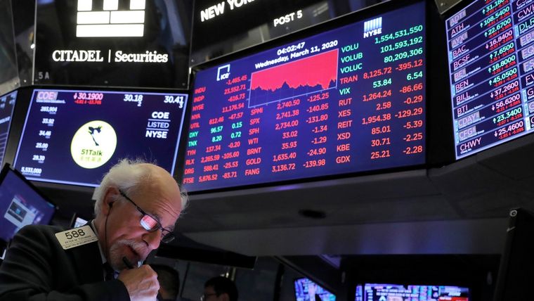 Un operador de la Bolsa de Nueva York, 11 marzo de 2020.