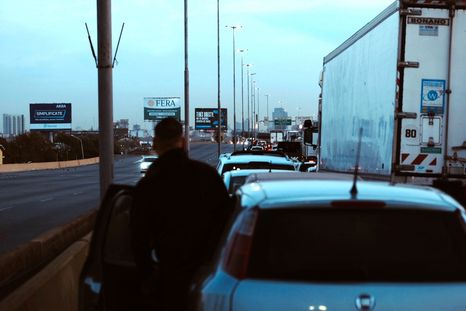 Para evitar demoras en la autopista, a continuación te contamos cuáles son las alternativas para llegar a La Plata. Para evitar demoras en la autopista, a continuación te contamos cuáles son las alternativas para llegar a La Plata.