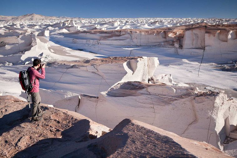 Desde este pueblo, el Campo de Piedra Pómez aparece como una de las formaciones más impactantes de Argentina. Desde este pueblo, el Campo de Piedra Pómez aparece como una de las formaciones más impactantes de Argentina.