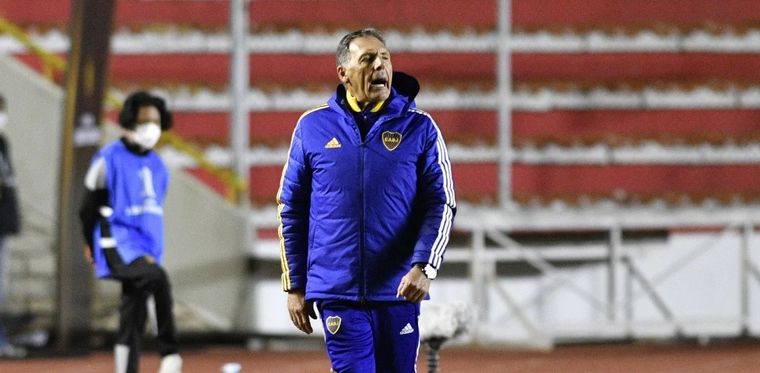 El DT habló del partido y mostró su enojo por el apretado calendario. Foto: Olé