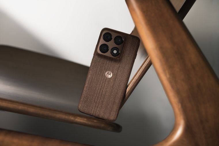 Con 5.200 nits de brillo, la pantalla del Motorola garantiza una nitidez extrema en cualquier condición. Con 5.200 nits de brillo, la pantalla del Motorola garantiza una nitidez extrema en cualquier condición.