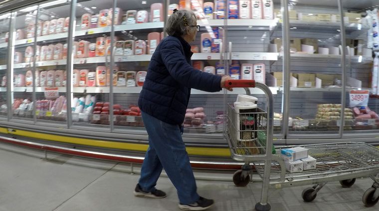 El aumentos de las tasas municipales agregan más presión impositiva a productos de primera necesidad. Desde los supermercados mayoristas reclaman cambios fiscales Foto: ALF PONCE MERCADO / MDZ