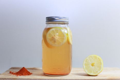 El agua con limón. El agua con limón.