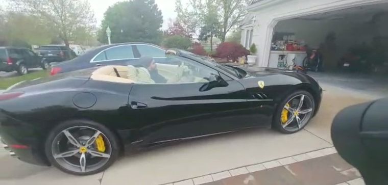 El mendocino Federico Muñoz a bordo de su Ferrari California