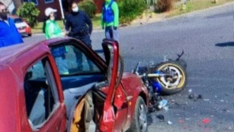 Así quedó la moto tras el choque Foto: publicada en TyC Sports