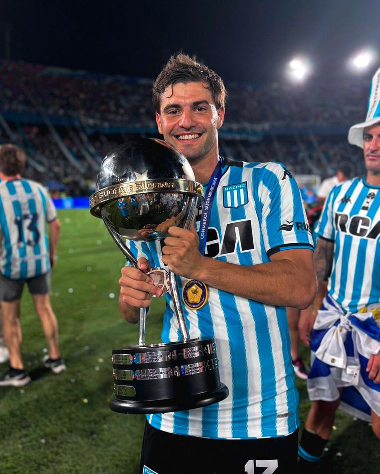 Santiago Sosa salió campeón con Racing. Foto: @santisosa.5