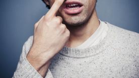 7 cosas asquerosas que el color de tus mocos dice sobre tu salud