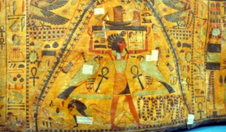 Viñeta cosmológica de Nut en el ataúd exterior de Nesitaudjatakhet en la colección del Museo Arqueológico de Odessa. Foto: Dpa.
