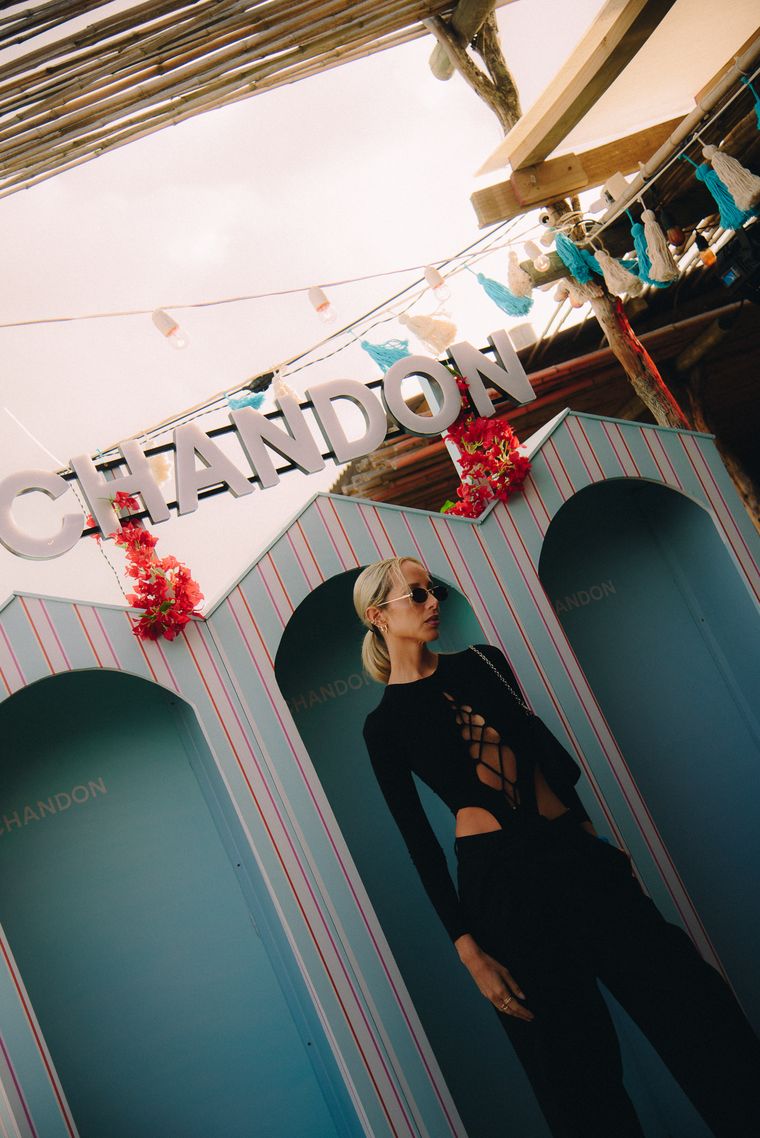 El look total black también fue elegido en los susets de Punta. El look total black también fue elegido en los susets de Punta.