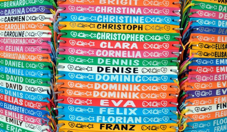 La elección de nombres responde a tendencias y épocas. La elección de nombres responde a tendencias y épocas.