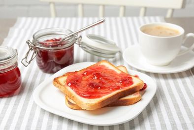 MDZol | Puedes reemplazar la mermelada de tus tostadas por alternativas más saludables Foto: Shutterstock