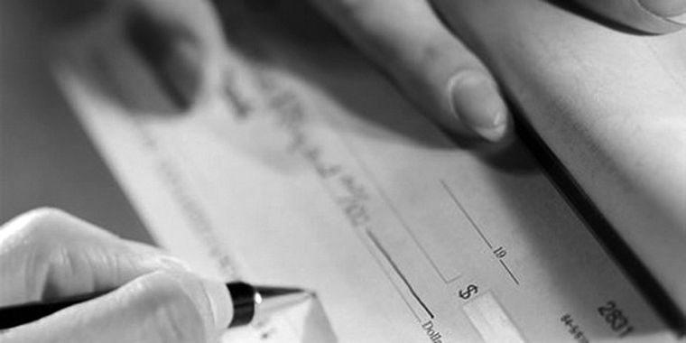 El ex tesorero entregó 75 cheques sin fondo.